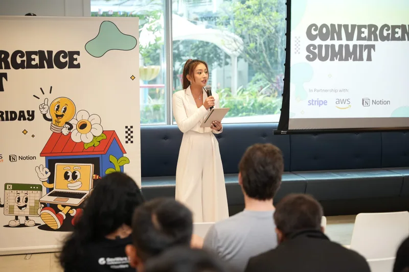 Speaker presenting to Convergence Summit attendees